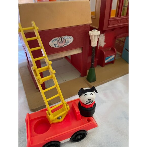 Vintage Fisher Price Little People Play Set Town Series W/ Accessories & Figures - Picture 2 of 16